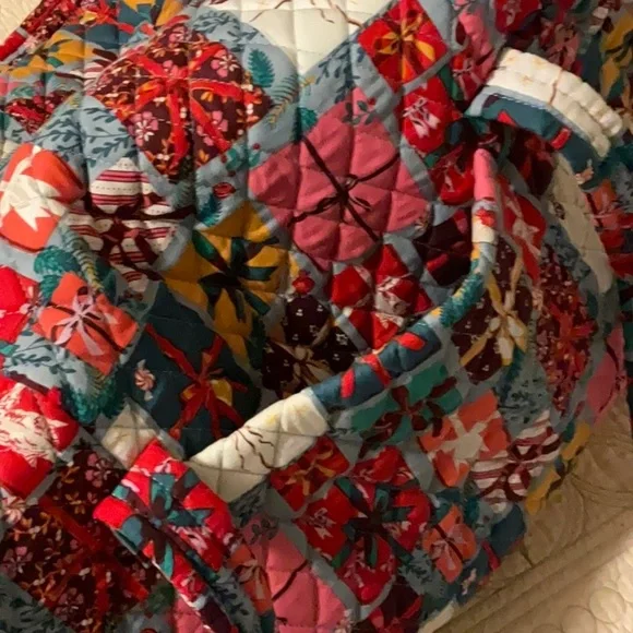 Vera Bradley “Under the Tree” Large Travel Duffel & Hanging Travel Organizer set - Picture 8 of 9